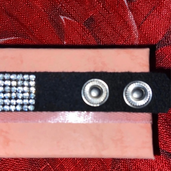 - HD Snap Bling Bracelet - Picture 3 of 6
